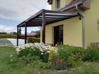 Hliníková pergola hnědá RAL 8017 400 x 250 cm provedení DELUXE