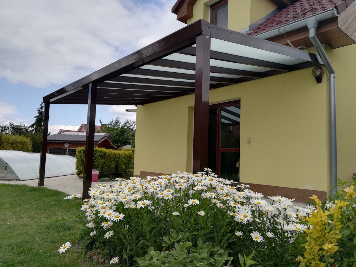 Hliníková pergola hnědá RAL 8017 500 x 350 cm provedení DELUXE