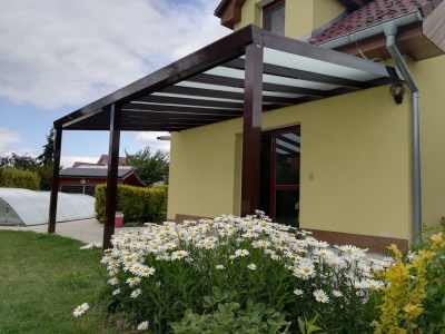 Hliníková pergola hnědá RAL 8017 500 x 350 cm provedení DELUXE
