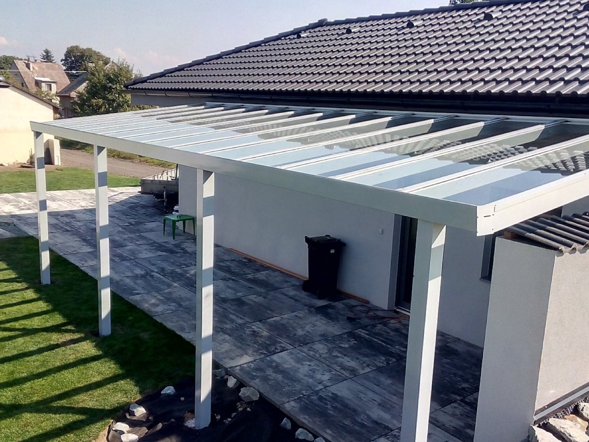 Hliníková pergola stříbrná RAL 9006 600 x 300 cm provedení DELUXE