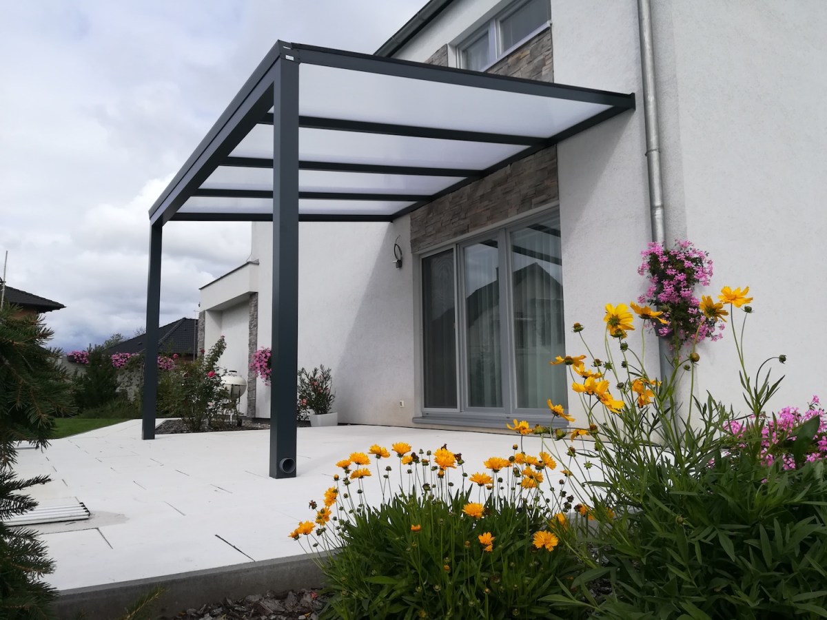 Hliníková pergola antracit RAL 7016 700 x 200 cm provedení ECO