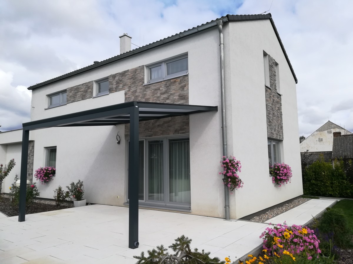 Hliníková pergola antracit RAL 7016 600 x 200 cm provedení ECO