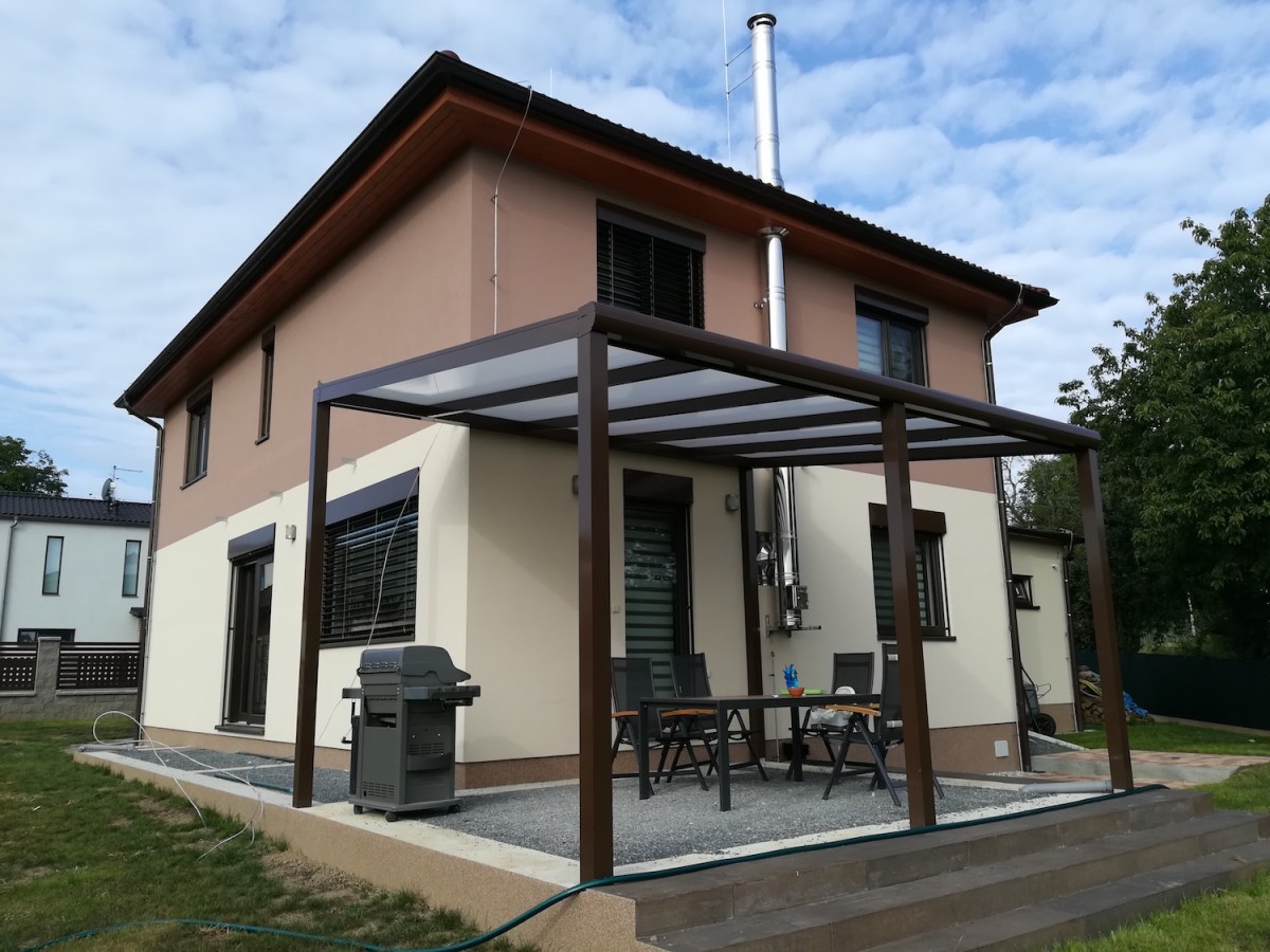 Hliníková pergola hnědá RAL 8017 700 x 400 cm provedení PROFI